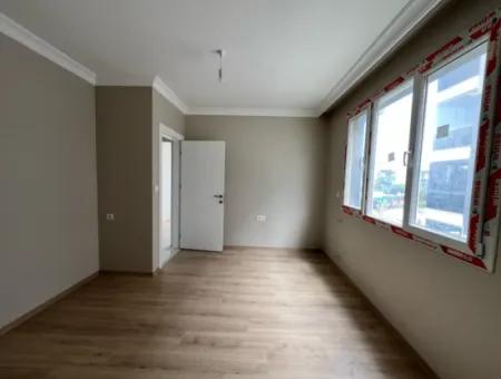 Große 3 1 Brandneue Wohnung In Seferihisar Karakayalar, Komplex Mit Pool!