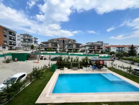 Große 3 1 Brandneue Wohnung In Seferihisar Karakayalar, Komplex Mit Pool!