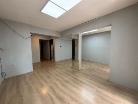 Gelegenheit Miete Geschäft, Lager, Arbeitsplatz Mit 6M Fassade 80M2 Automatische Rollläden In Der Nähe Von Alsancak Zypern Märtyrer!