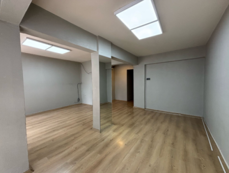 Gelegenheit Miete Geschäft, Lager, Arbeitsplatz Mit 6M Fassade 80M2 Automatische Rollläden In Der Nähe Von Alsancak Zypern Märtyrer!