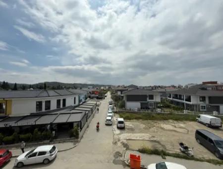 Büro Zu Vermieten In Der Hauptstraße Auf Dem Grundbuchamt Seferihisar – Unumgängliche Lage!