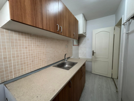 1 1 Wohnung Zu Vermieten Gegenüber Der Privaten Gesundheitsseite Von Alsancak!