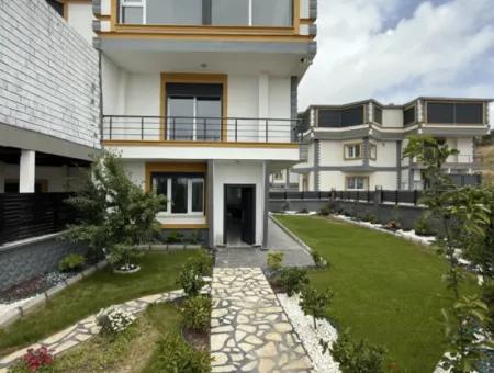 Null Villa Auf Dem Gipfel In Seferihisar Akarca, Die Die Aussicht Und Ruhe Dominiert