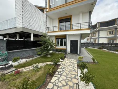 Null Villa Auf Dem Gipfel In Seferihisar Akarca, Die Die Aussicht Und Ruhe Dominiert