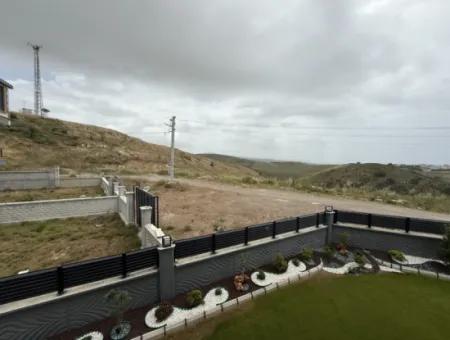 Null Villa Auf Dem Gipfel In Seferihisar Akarca, Die Die Aussicht Und Ruhe Dominiert