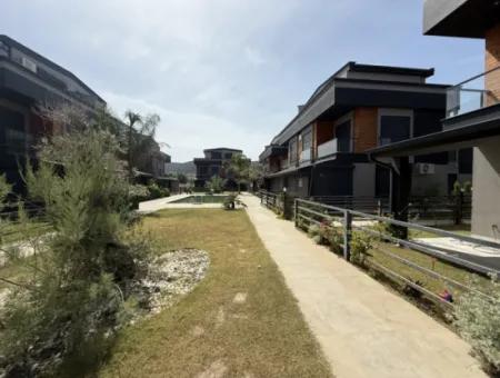 3 In 1 Villa Mit Pool, Garten Und Breiter Nutzung In Doganbey