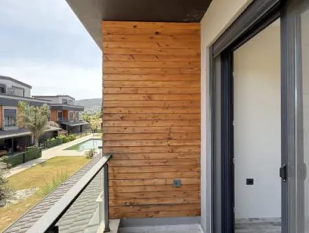 3 In 1 Villa Mit Pool, Garten Und Breiter Nutzung In Doganbey