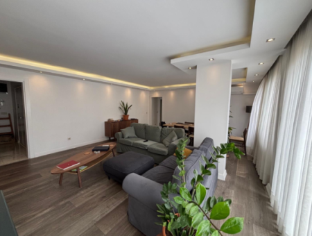 Alsancak Şair Eşrefte 3 1 140M2 Architektonische Designwohnung Zu Vermieten!
