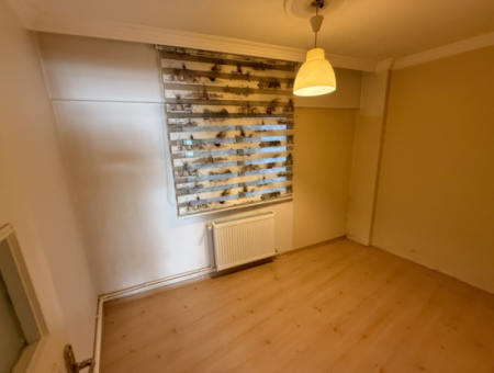 Renovierte Erdgaswohnung In Der Nähe Der Strasse In Küçükyali