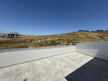 Luxusvilla In Seferihisar Çolakibrahimbey, Wo Sie Den Rhythmus Der Natur Erleben Werden, Wo Die Zeit Langsam Vergeht, Nah Am Leben Abseits Der Stadt, Atemberaubend Mit Seinem Garten, Und Mit Dem Klang Der Natur Aufwachen
