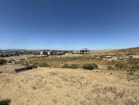 Luxusvilla In Seferihisar Çolakibrahimbey, Wo Sie Den Rhythmus Der Natur Erleben Werden, Wo Die Zeit Langsam Vergeht, Nah Am Leben Abseits Der Stadt, Atemberaubend Mit Seinem Garten, Und Mit Dem Klang Der Natur Aufwachen