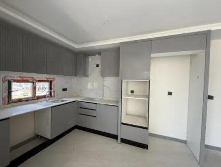 Luxuriöse Und Moderne 1 1 Wohnung In Seferihisar Çolakibrahimbey Nachbarschaft