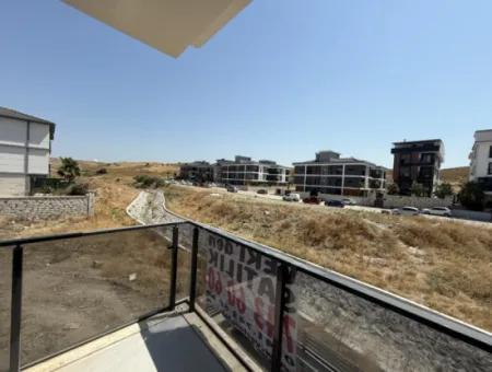 Luxuriöse Und Moderne 1 1 Wohnung In Seferihisar Çolakibrahimbey Nachbarschaft