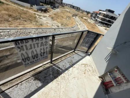 Luxuriöse Und Moderne 1 1 Wohnung In Seferihisar Çolakibrahimbey Nachbarschaft