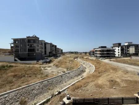Luxuriöse Und Moderne 1 1 Wohnung In Seferihisar Çolakibrahimbey Nachbarschaft