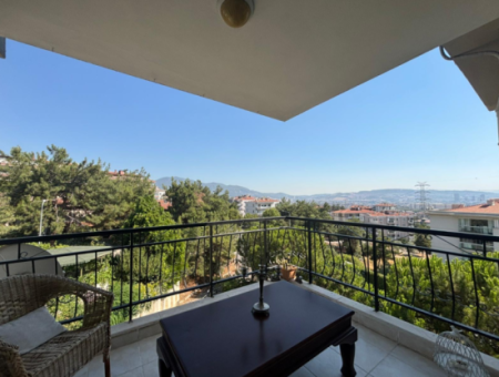 3 1 150M2 Wohnung Zu Vermieten Mit Kombi-Kessel In Bornova Evka 3 Meereslage!