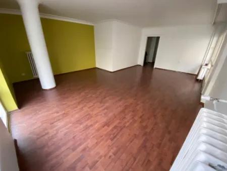 Wohnung Zu Vermieten, Nur Wenige Gehminuten Von Der Strassenbahnhaltestelle Der Moschee Alsancak Hocazade Entfernt