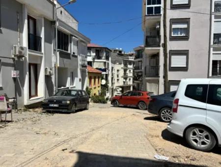 Eckgrundstück Im Viertel Seferihisar Hidirlik, 2-Stöckiges Grundstück Zum Verkauf