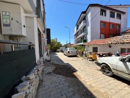 Eckgrundstück Im Viertel Seferihisar Hidirlik, 2-Stöckiges Grundstück Zum Verkauf