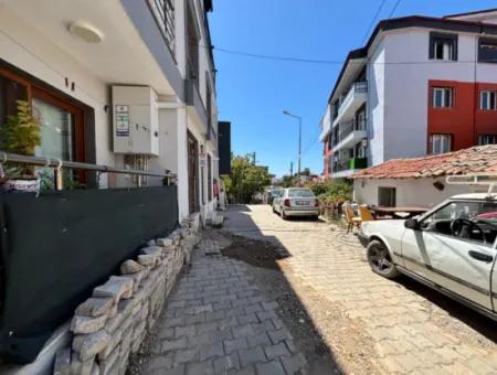 Eckgrundstück Im Viertel Seferihisar Hidirlik, 2-Stöckiges Grundstück Zum Verkauf