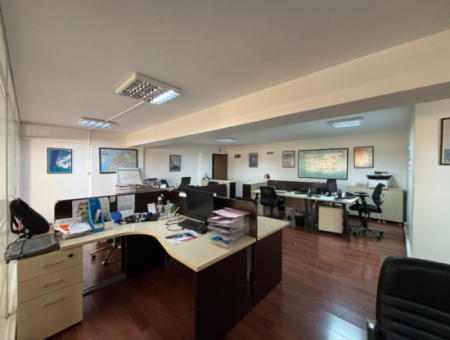 In Der Nähe Von Alsancak Zypern Märtyrer 1. Stock 1 1 110M2 Arbeitsplatz / Büro Zu Vermieten Mit Wc!