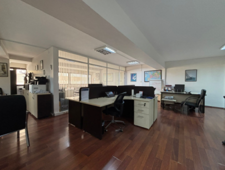 In Der Nähe Von Alsancak Zypern Märtyrer 1. Stock 1 1 110M2 Arbeitsplatz / Büro Zu Vermieten Mit Wc!