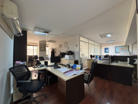 In Der Nähe Von Alsancak Zypern Märtyrer 1. Stock 1 1 110M2 Arbeitsplatz / Büro Zu Vermieten Mit Wc!