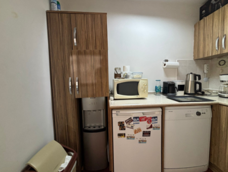 In Der Nähe Von Alsancak Zypern Märtyrer 1. Stock 1 1 110M2 Arbeitsplatz / Büro Zu Vermieten Mit Wc!