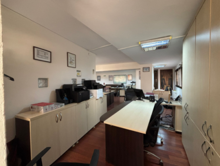 In Der Nähe Von Alsancak Zypern Märtyrer 1. Stock 1 1 110M2 Arbeitsplatz / Büro Zu Vermieten Mit Wc!