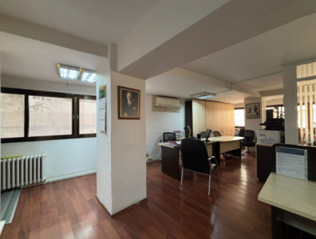 In Der Nähe Von Alsancak Zypern Märtyrer 1. Stock 1 1 110M2 Arbeitsplatz / Büro Zu Vermieten Mit Wc!