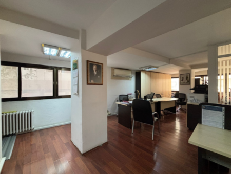 In Der Nähe Von Alsancak Zypern Märtyrer 1. Stock 1 1 110M2 Arbeitsplatz / Büro Zu Vermieten Mit Wc!