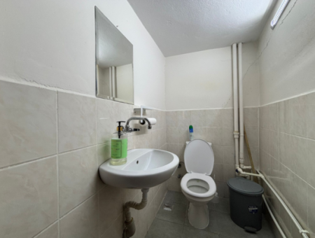 In Der Nähe Von Alsancak Zypern Märtyrer 1. Stock 1 1 110M2 Arbeitsplatz / Büro Zu Vermieten Mit Wc!