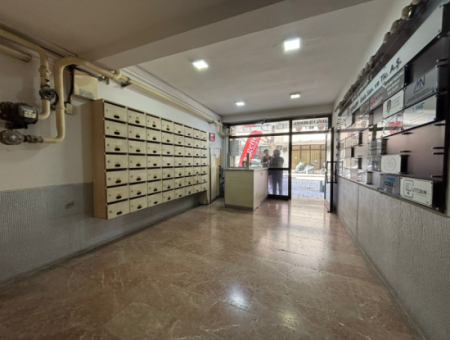 In Der Nähe Von Alsancak Zypern Märtyrer 1. Stock 1 1 110M2 Arbeitsplatz / Büro Zu Vermieten Mit Wc!