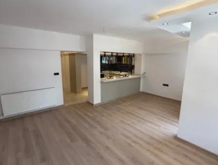Geräumige Wohnung Mit Kompletter Renovierung In Fussläufiger Entfernung Zur U-Bahn Gegenüber Der Murat Reis Grundschule
