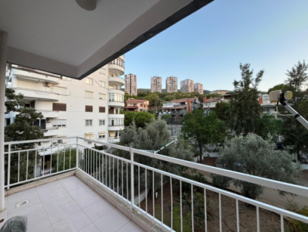 Narlıdere Huzur Mahalellenda Metro In Der Nähe Von 3 1 Wohnung Zu Vermieten