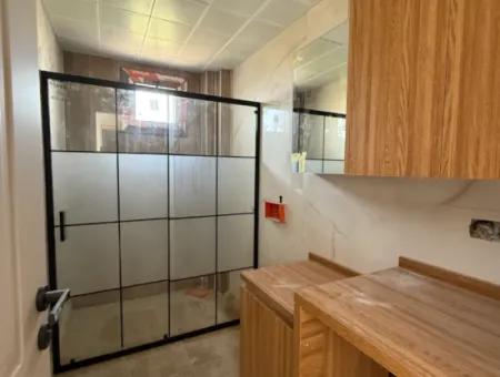 Geräumige Und Moderne 1 1 Wohnung In Camiikebir, Seferihisar