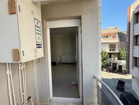 2 1 Zentral Gelegene Wohnung Zum Verkauf In Seferihisar Hidirlik