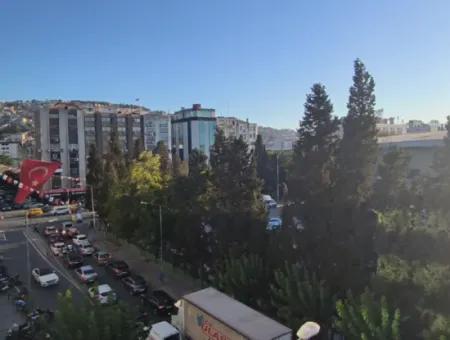 Erdgas 3 1 Wohnung Mit Aufzug Mit Blick Auf Die Grüne Natur Der Messe