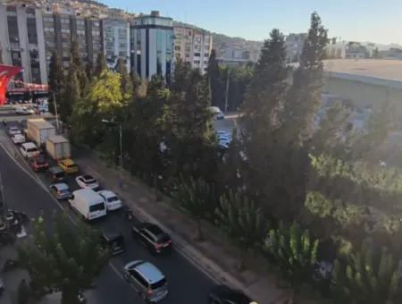 Erdgas 3 1 Wohnung Mit Aufzug Mit Blick Auf Die Grüne Natur Der Messe