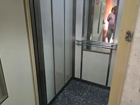 Erdgas 3 1 Wohnung Mit Aufzug Mit Blick Auf Die Grüne Natur Der Messe