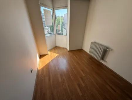 Eine Geräumige Wohnung Von 130 M² Im 7. Stock In Tibaş Site, Einer Der Prestigeträchtigsten Sehenswürdigkeiten Von Izmir, Steht Zur Miete!