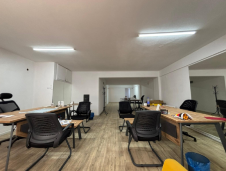 Alsancak Zypern Märtyrer 1.Floor 100M2 1 1 Büro/Büro Zu Vermieten