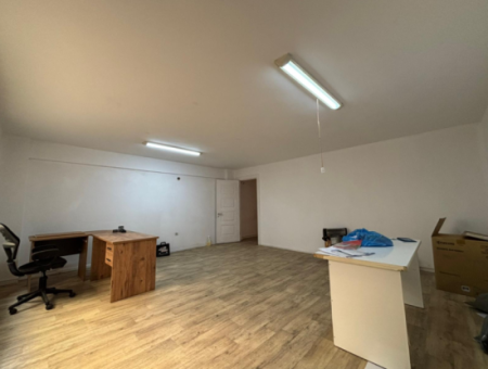 Alsancak Zypern Märtyrer 1.Floor 100M2 1 1 Büro/Büro Zu Vermieten