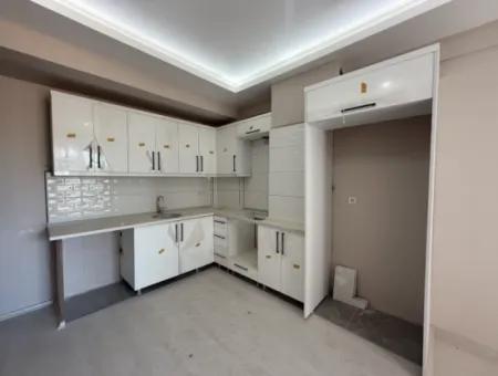 In Der Nähe Des Staatlichen Krankenhauses Von Seferihisar, Neu, 1 1 Wohnung Zum Verkauf – Mit Tiefgarage, Balkon Und Zentraler Lage