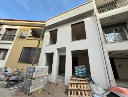 Freistehende Duplexvilla Mit Reihenhaus Und Innenhof Im Stadtzentrum In Seferihisar Hidirlik