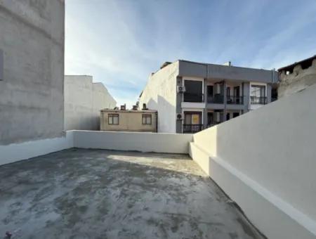 Freistehende Duplexvilla Mit Reihenhaus Und Innenhof Im Stadtzentrum In Seferihisar Hidirlik