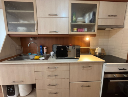 4. Stock, Gut Gepflegte Wohnung Zu Mieten Mit 3 1 Parkplätzen In Alsancak Poet Eşref!