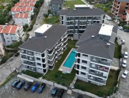 Seferihisar Camikebir-Viertel – İklimkent-Gelände – 2 Und 1 Wohnungen Mit Pool, Modern Und Geräumig