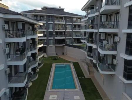 Seferihisar Camikebir-Viertel – İklimkent-Gelände – 2 Und 1 Wohnungen Mit Pool, Modern Und Geräumig