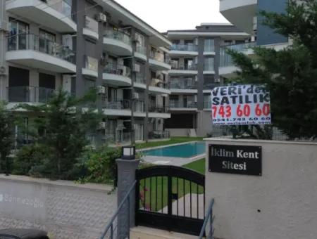 Seferihisar Camikebir-Viertel – İklimkent-Gelände – 2 Und 1 Wohnungen Mit Pool, Modern Und Geräumig